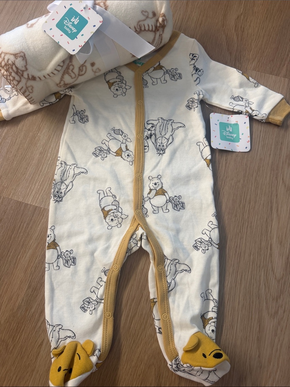 Disney Baby Winnie The Pooh Onesie & Blanket